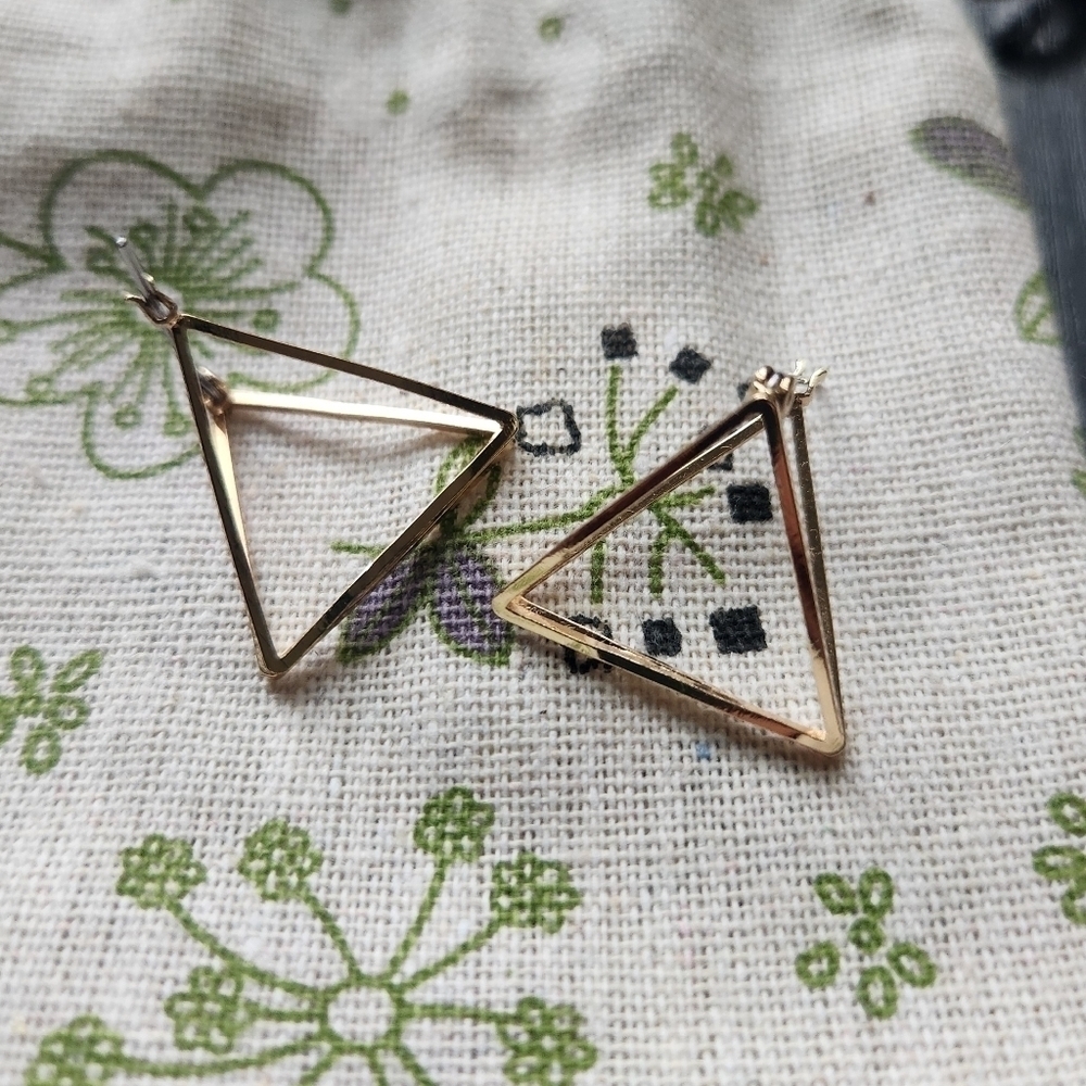Triangle earrings - Picture 2 of 2